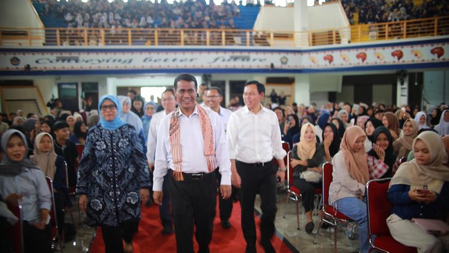 Mentan Andi Amran Sulaiman memberikan kuliah umum di UNIB, ajak mahasiswa bermimpi besar dan menanggapi isu pertanian, termasuk masalah pupuk.