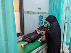 13 Murid SMA di Jatim Keracunan Seusai Santap MBG, Langsung Dilarikan ke RS