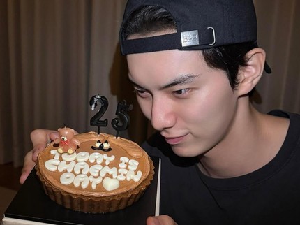 5 Potret Ultah ke-25 Lee Chae Min Pemeran Raja Lee Heon di Drakor Bon Appetit, Your Majesty