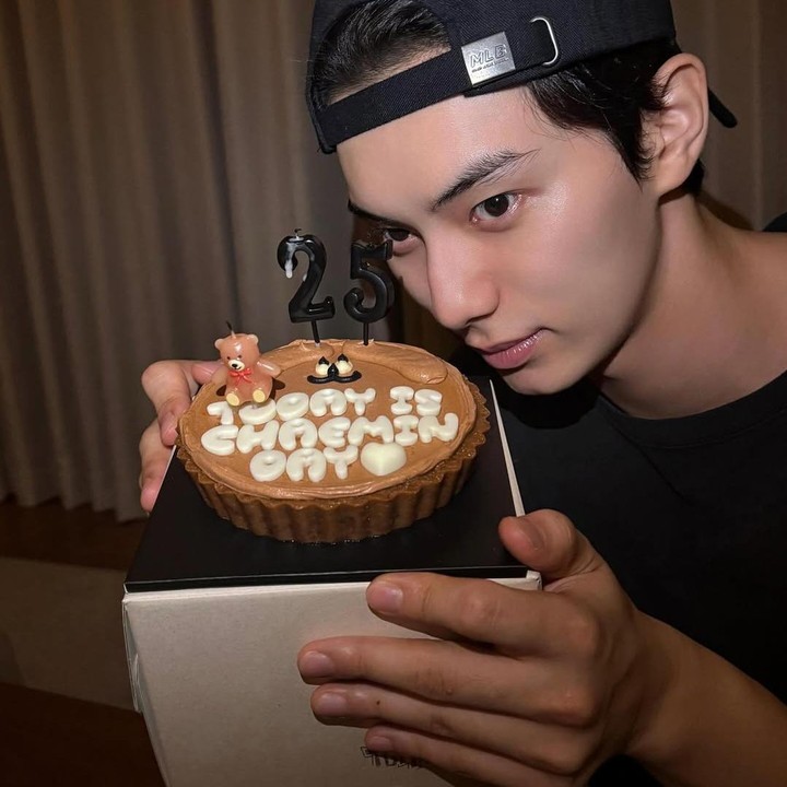 <p>Selain karena akting, Chae Min juga berhasil memikat hati penggemar lewat visual yang menawan. &ldquo;Ihhh ganteng bangetttt,&rdquo; tulis akun <em>@nayrev****.</em> &ldquo;Ganteng nya,&rdquo; tulis akun <em>@ginnll0****.</em> (Foto: Instagram@l.c.m___)</p>