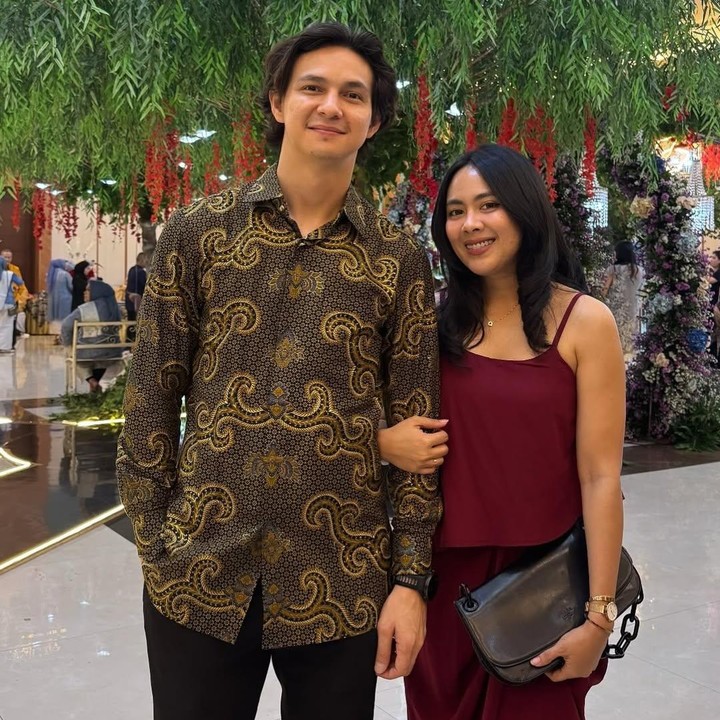 <p>Aktor Marcell Darwin resmi menikah dengan Nabila Faisal pada 12 Januari 2020. Dari pernikahan ini, keduanya dikaruniai seorang putra bernama Benjamin Qeenan Darwin. Sejak menikah, rumah tangga Marcell dan istri jauh dari gosip miring, Bunda. (Foto: Instagram @marcelldarwin)</p>