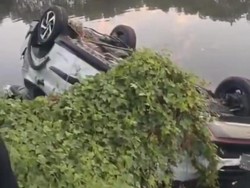 Mobil Terjun ke Empang di Jalan Poros Pangkep-Maros, 2 Penumpang Luka
