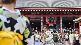 FOTO: Menyambangi Kuil Sensoji, Favorit Pelancong di Jepang