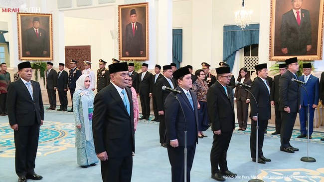 Daftar Lengkap Menteri, Wamen dan Pejabat Dilantik Prabowo Hari Ini Presiden Prabowo Subianto melakukan reshuffle atau kocok ulang Kabinet Merah Putih di Istana Kepresidenan Jakarta. Sejumlah pejabat baru dilantik di Istana.