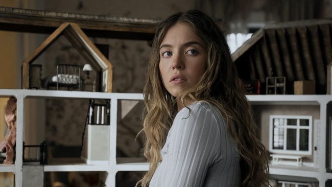 Lionsgate Movies merilis trailer perdana film The Housemaid yang menampilkan Sydney Sweeney, Amanda Seyfried, hingga Brandon Sklenar.