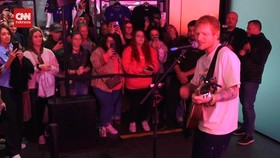 VIDEO: Ed Sheeran Mendadak 'Ngamen' Promosi Album Baru