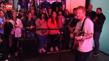 VIDEO: Ed Sheeran Mendadak 'Ngamen' Promosi Album Baru