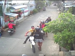 Warga Geruduk Rumah Bang Jago yang Pukuli 2 Pemotor di Bogor