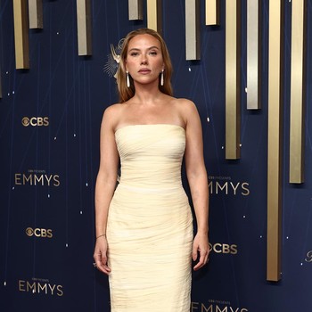 Potret Scarlett Johansson hingga Leighton Meester Pakai Prada di Emmy Awards 2025