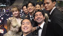 Senyum Semringah Reza Rahadian-Fedi Nuril Foto bareng Lisa BLACKPINK di BIFF 2025