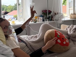 Bella Hadid Dirawat di Rumah Sakit, Diduga Akibat Penyakit Lyme