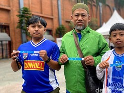Bobotoh Berharap Thom Haye Bantu Persib Tumbangkan Lion City