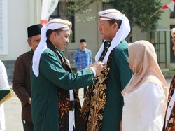 Bupati Pasuruan Serahkan Satyalancana Karya Satya kepada Ratusan PNS