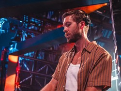 Calvin Harris Tuntut Mantan Penasihat Keuangan Terkait Investasi Bodong Rp371 M