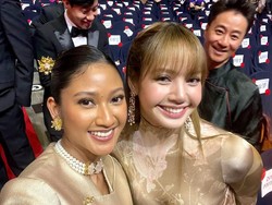 Selfie bareng Lisa BLACKPINK, Clarestia Taufan Minta Lakukan...