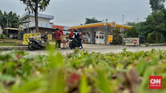 BBM Impor Tiba di RI, Stok SPBU Shell Cs Masih Kosong Sejumlah SPBU swasta di Jakarta masih belum menyediakan BBM meskipun impor BBM yang dipesan melalui Pertamina sudah tiba di Jakarta sejak kemarin.