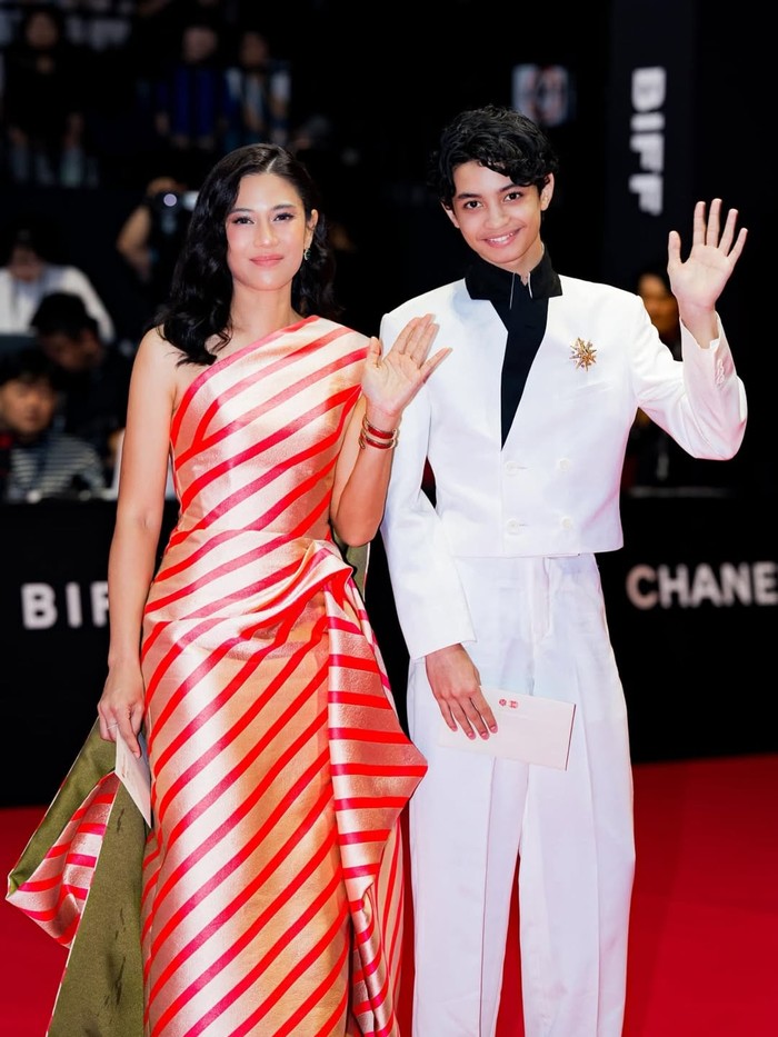 Dian Sastrowardoyo dan Ali Fikry di BIFF 2025. Mereka mewakilkan film Esok Tanpa Ibu.
