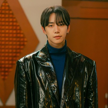 Potret Lee Jun Ho Jadi CEO dengan Gaya 'Nyentrik' di Drakor Netflix Baru