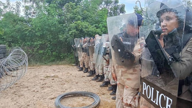 Thailand tembak peluru karet dan gas air mata ke pedemo Kamboja di sepanjang perbatasan yang disengketakan pada Rabu (17/9).