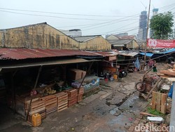 Pasar Lontar Makin Kumuh Usai Kebakaran: Sepi Pembeli, Tapi Banyak Maling
