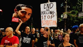 Ratusan Pedemo Kepung Rumah Netanyahu di Yerusalem