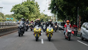 Update Eksklusif Olahraga CNN : Valentino Rossi Mengaspal di Jakarta 30 September