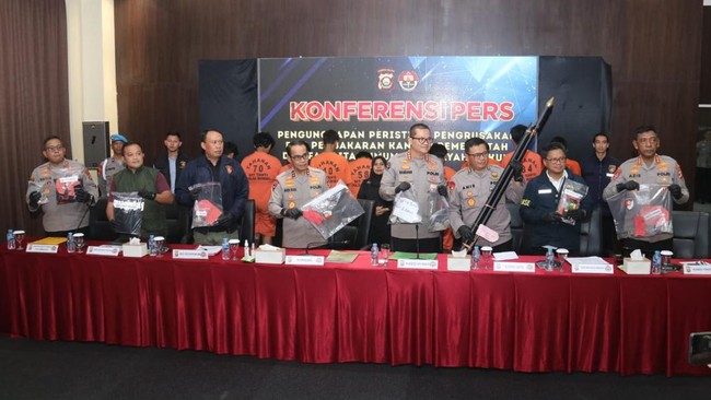 Polda Sumsel menetapkan 25 tersangka terkait perusakan dan pembakaran fasilitas umum di tengah gelombang demo Agustus lalu.