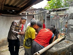Wanita Wonogiri Tercebur Sumur 12 Meter, Sejam Bertahan Pegangan Paralon