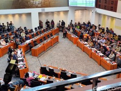 Banggar DPR dan Menkeu Purbaya Rapat Pengambilan Keputusan RAPBN 2026