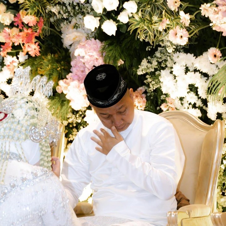 <p>Sebagai Ayah, tentunya Rowman mendoakan yang terbaik untuk Rekha. &ldquo;Semoga Allah SWT meridhoi dan memberkahi kalian berdua Aamiin Ya Rob. Terima kasih ya Allah atas nikmat dan kebahagian untuk keluargaku,&rdquo; ungkapnya.&nbsp;(Foto: Instagram@babeh_rowmanungu)</p>