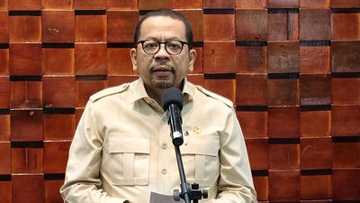 Kepala Staf Kepresidenan Muhammad Qodari memberikan sambutannya pada acara serah terima jabatan kepala KSP di Gedung Bina Graha, Kompleks Istana Kepresidenan, Jakarta, Kamis (18/9/2025). Pengamat poli