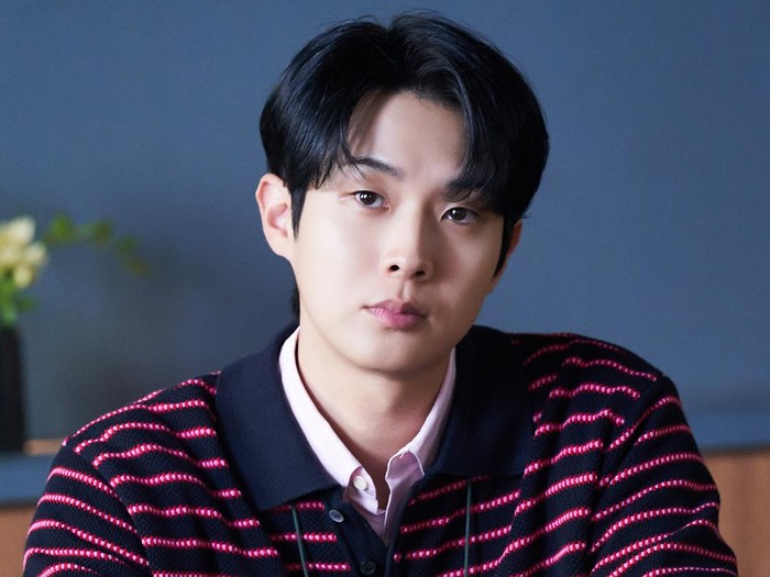 Choi Woo Shik berperan sebagai Kim Woo Joo yang merupakan pewaris toko roti. Pada suatu hari, ia menjalin hubungan kontrak dengan Yoo Mary (Jung So Min) untuk bisa tinggal di rumah pengantin baru.