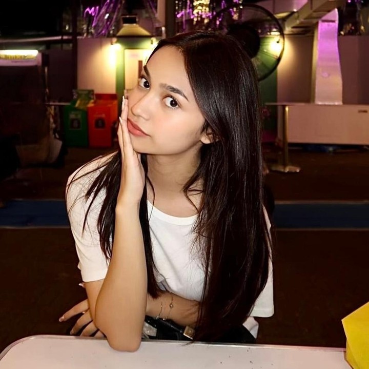 <p>Baru-baru ini, Sydney diketahui ikut bergabung dalam sinetron remaja populer berjudul <em>Asmara Gen Z</em>. Di sinetron ini, Sydney memerankan karakter bernama anak SMA bernama Mika, seorang remaja yang selalu tampil ceria. (Foto: Instagram @sydneyazkassya)</p>