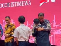 Viral Kakak Adik di Bogor Gantian Seragam-Sepatu, Ada Cerita Haru di Baliknya