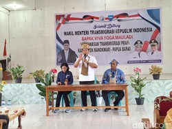 Wamentrans Dengarkan Curhatan Kepala Suku Hatam Terkait Transmigrasi
