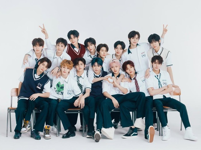 SM Entertainment hadirkan 15 trainee dalam reality show Reply High School. Lewat konsep sekolah, fans bisa melihat perjalanan trainee seolah sedang mengejar mimpi debut mereka.
