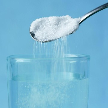 Tak Banyak Orang Tahu, Ini 7 Manfaat Minum Air Garam Sebelum Tidur dan Aturannya