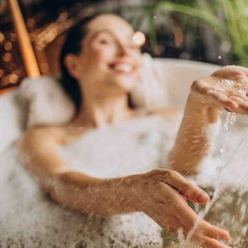 Mandi Bisa Jadi Kegiatan Self Care yang Bikin Menenangkan, Begini Caranya