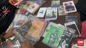 Ketika Buku-buku Disita dari Para Tersangka Rusuh dalam Demo Agustus