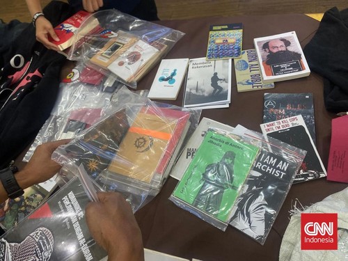 Ketika Buku-buku Disita dari Para Tersangka Rusuh dalam Demo Agustus