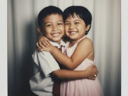 8 Prompt Gemini AI Edit Foto Masa Kecil Bersama Pacar dan Cara Buatnya
