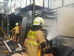 Bengkel Jok Mobil di Jaktim Terbakar, Diduga Dipicu Korsleting