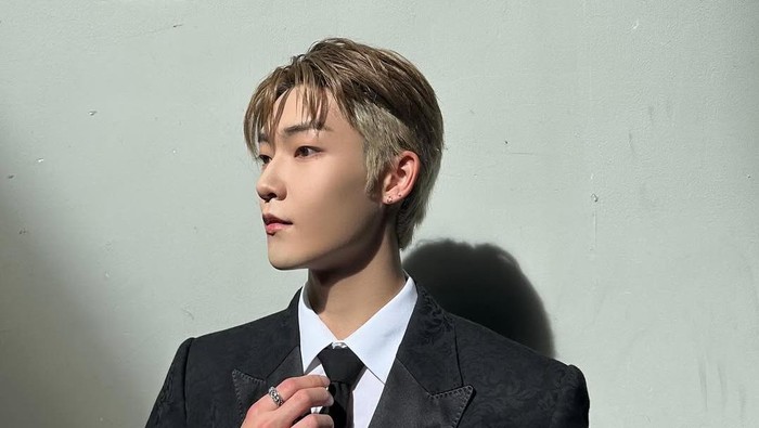 Momen Artis Korea Kevin Moon Angkat Banner Dukung Palestina di Konser THE BOYZ