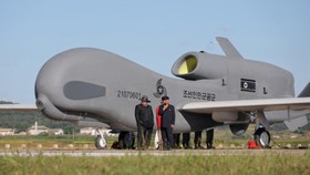 FOTO: Kim Jong Un Uji Coba Drone yang Mengerikan