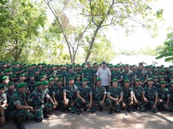 Pangdam V/Brawijaya Dampingi Menhan Tinjau Markas Yonif TP di Bangkalan