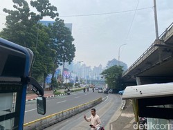 Langit Jakarta Nampak Berkabut, Kualitas Udara Tidak Sehat?