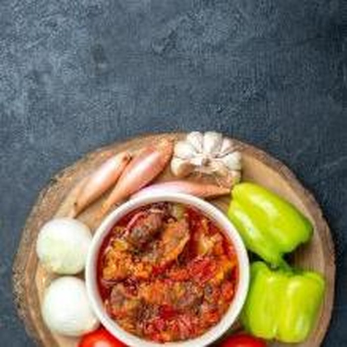 Ternyata, konsumsi makanan pedas bisa memberi efek kurang baik terhadap kesehatan kulit. Rasa pedas dapat menyebabkan pembuluh darah melebar, bahkan berisiko mengalami kerusakan.