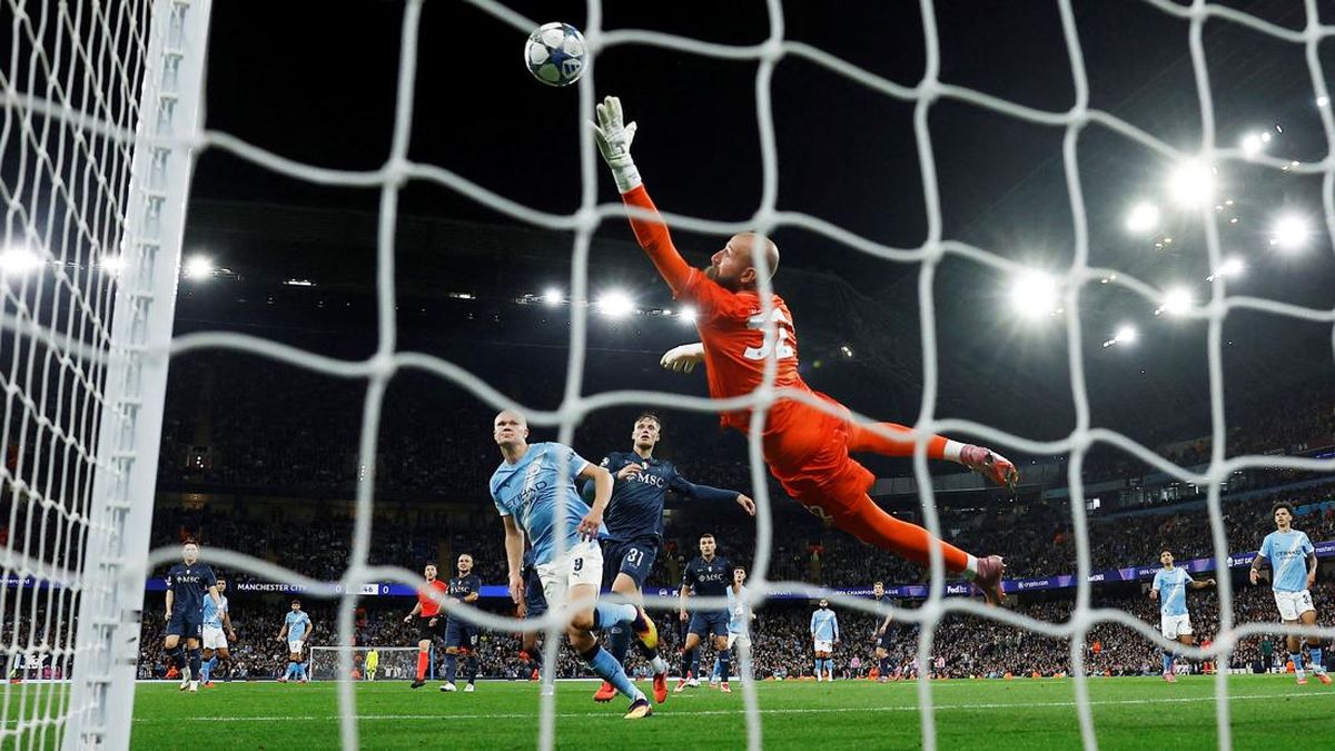 FOTO: Haaland Tajam, Doku Eksplosif, Man City Bungkam Napoli