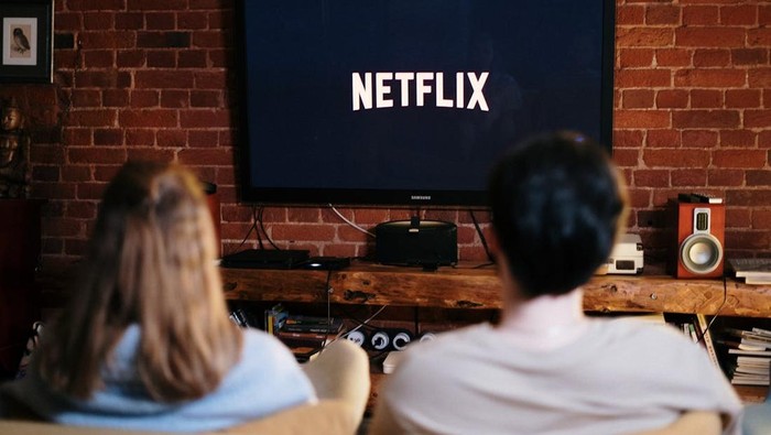 7 Kepribadian Unik Orang yang Suka Menonton Film Sama Berulang Kali, Menurut Ilmu Psikologi