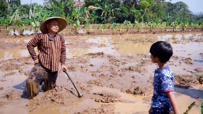 Jarang Muncul di TV, 7 Gambar Narji Beralih Jadi Petani Sawah